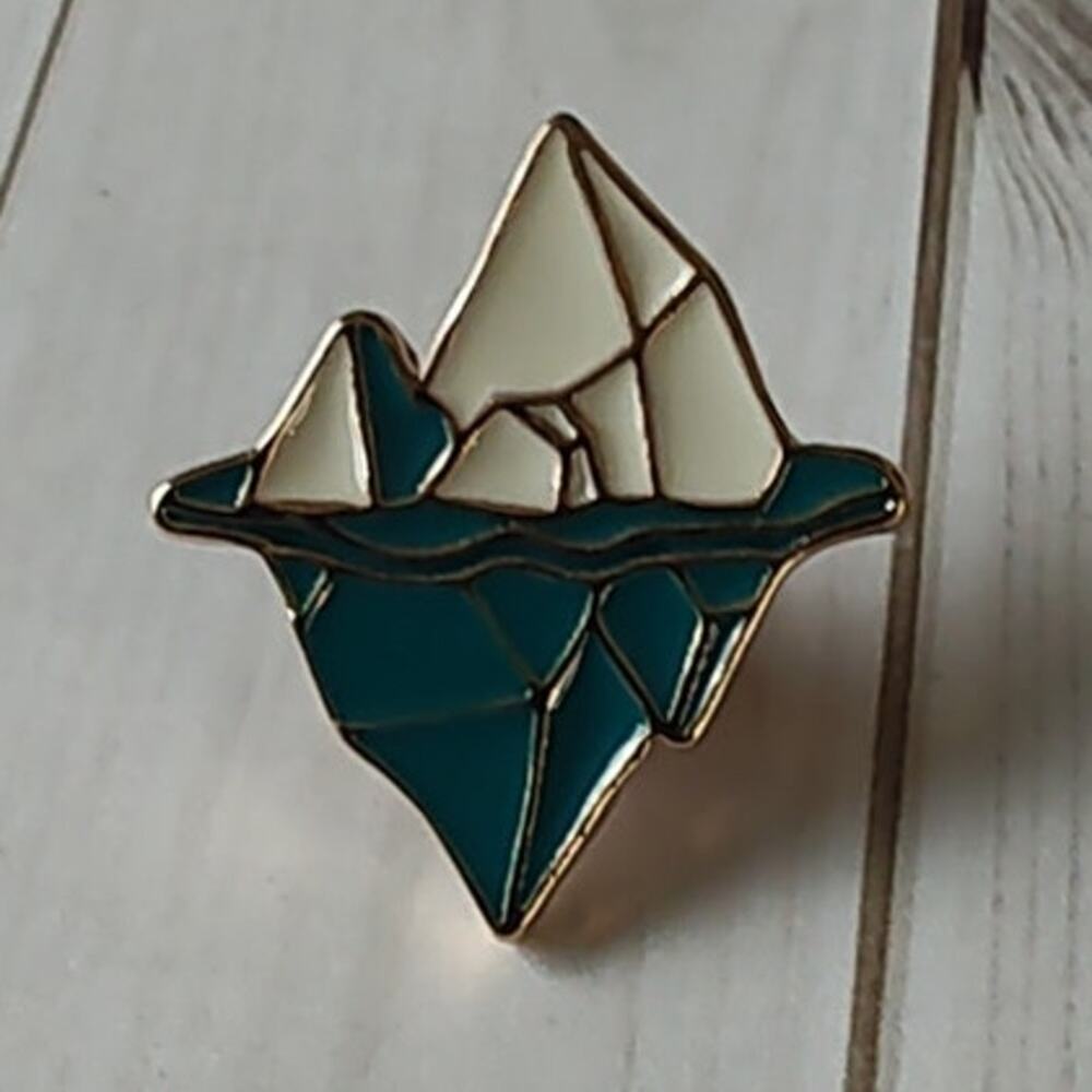Glacier Mountains Outdoor Adventure Pin Nature Lapel Backpack Badge